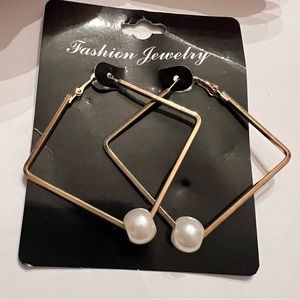 NWT Gold Square Shaped Hoop with Pearl Dangle on it Fashionable Earrings